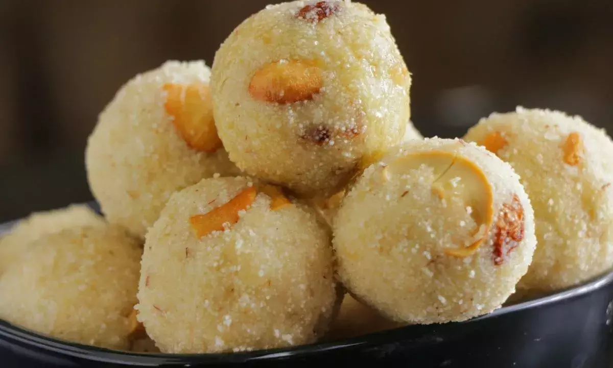 हरियाली तीज पर बनाएं स्वादिष्ट सूजी के लड्डू, इस आसान रेसिपी से