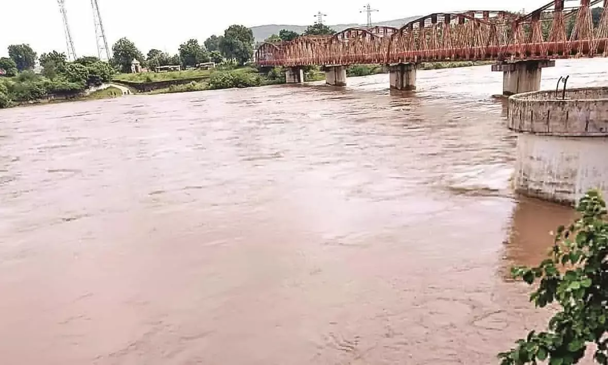 कन्हान में बाढ़- इनटेक वेल डूबा, हिंगना में बैलगाड़ी सहित किसान बहा