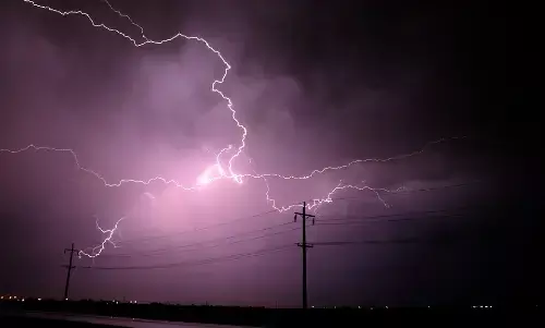 यमन में बिजली गिरने से सात लोगों की मौत