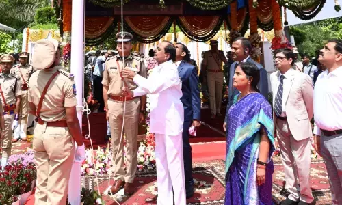 केसीआर ने लोगों से प्रगति विरोधी ताकतों को हराने का किया आग्रह केसीआर ने लोगों से प्रगति विरोधी ताकतों को हराने का किया आग्रह