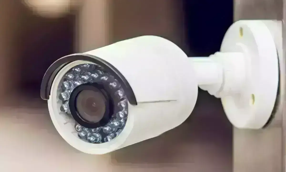 मकान हथियाने के लिए जादू-टोना, कैमरे में कैद हुई करतूत मकान हथियाने के लिए जादू-टोना, कैमरे में कैद हुई करतूत