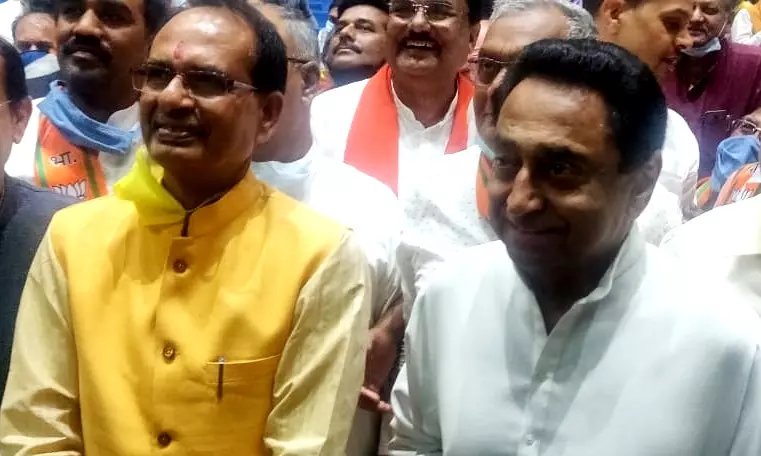 सियासत का नया अंदाज, विपक्ष के वादे पर सत्ता का दांव सियासत का नया अंदाज, विपक्ष के वादे पर सत्ता का दांव