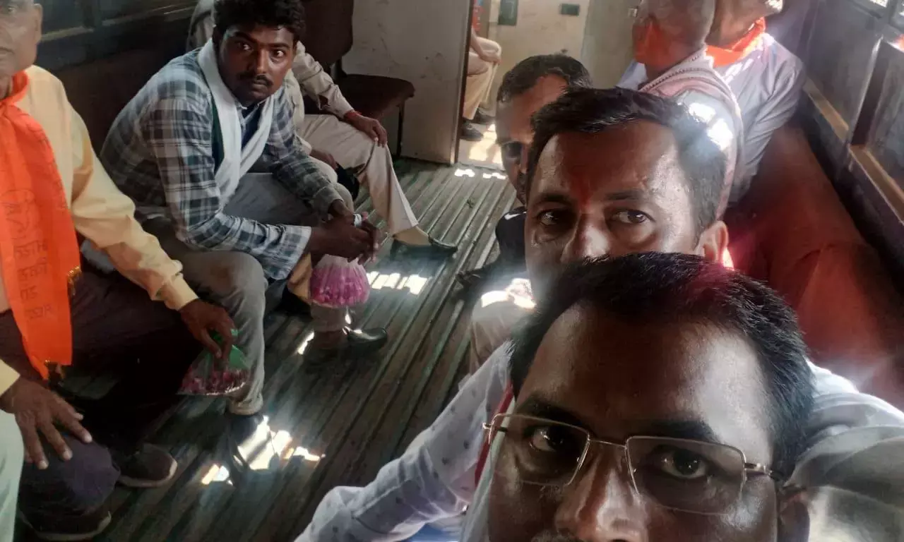 जन आशीर्वाद यात्रा के दौरान मुआवजा की मांग कर रहे किसान गिरफ्तार
