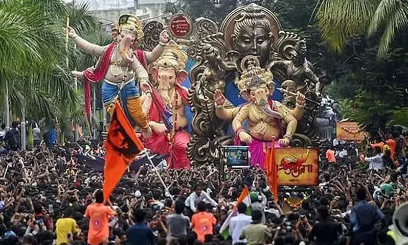लाल परी और रेल से 4 दिन में 3.5 लाख यात्री पहुंचे कोकण