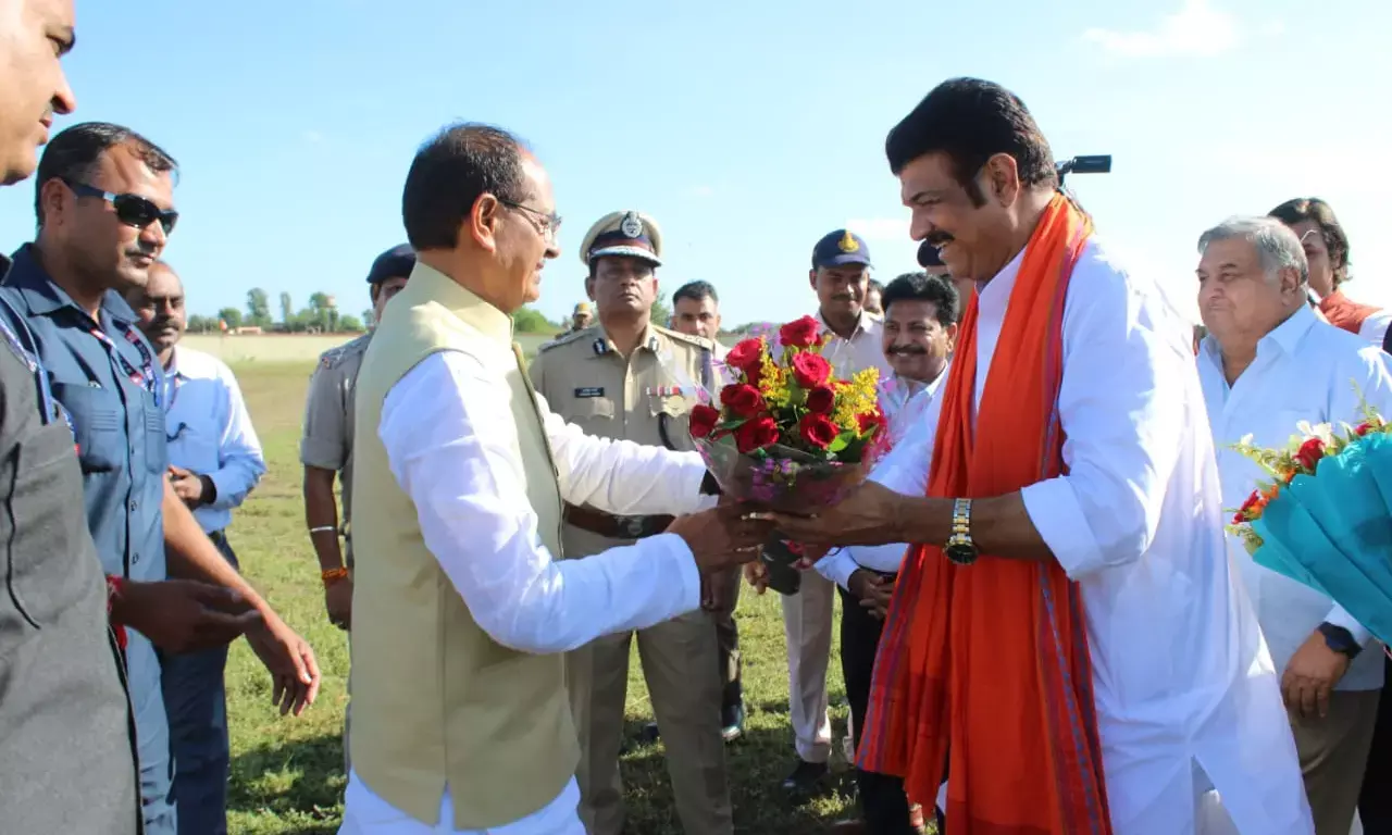 सुरखी विधानसभा में पहली बार दो मुख्यमंत्री सभा स्थल पर पहुंचे, हुई विशाल आमसभा