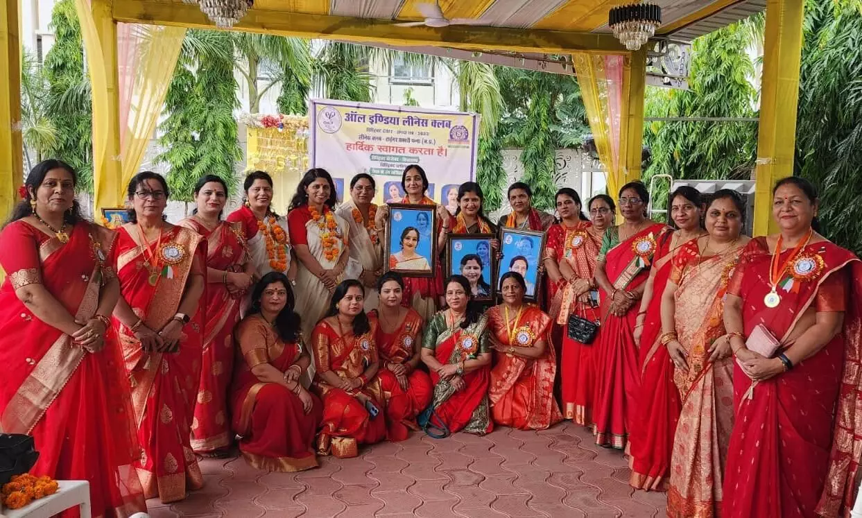 लीनेस टाइगर सफारी क्लब की डिस्ट्रिक्ट प्रेसिडेंट द्वारा किया गया पर्वतारोही गौरी का सम्मान लीनेस टाइगर सफारी क्लब की डिस्ट्रिक्ट प्रेसिडेंट द्वारा किया गया पर्वतारोही गौरी का सम्मान