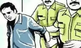 निजी कंपनी के मालिक समेत 7 लोग गिरफ्तार निजी कंपनी के मालिक समेत 7 लोग गिरफ्तार