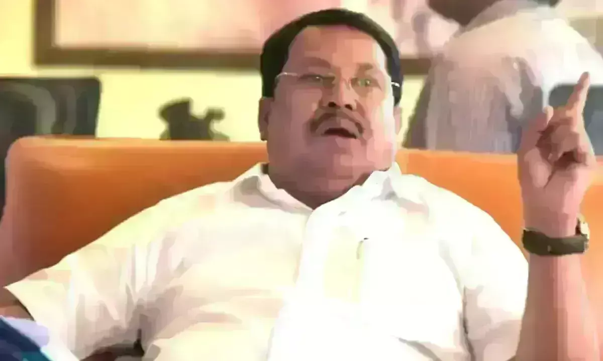 मराठा और ओबीसी आरक्षण को लेकर राज्य में बबाल, फडणवीस चुनाव प्रचार में व्यस्त- विजय वडेट्टीवार