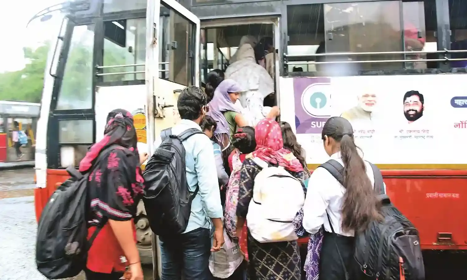 मोर भवन बस स्टैंड बना चोरों का अड्‌डा