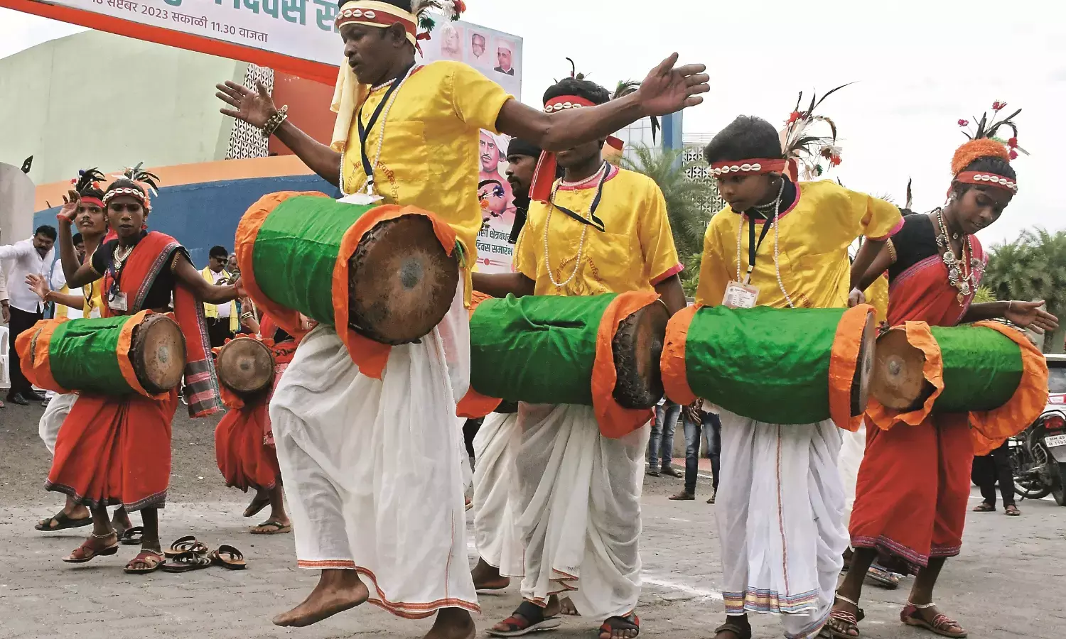 आदिवासियों को न्याय, संरक्षण के लिए योगदान दें - मोघे
