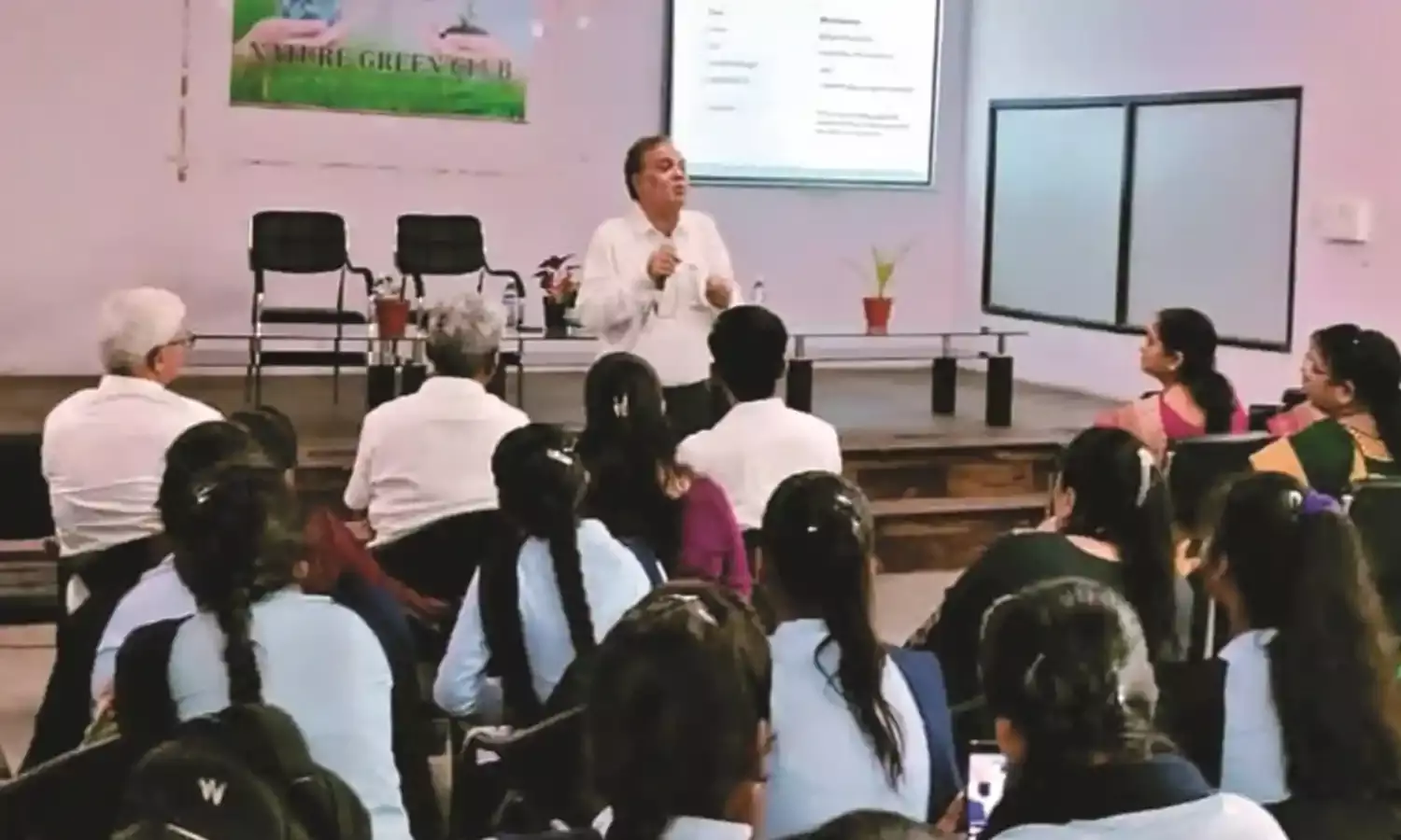विद्यार्थियों को बताई ओजोन संरक्षित करने की नई तकनीक