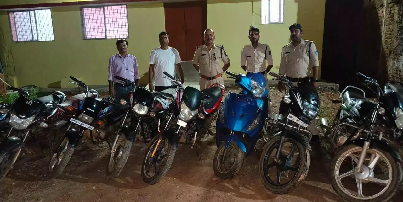 चोरी की बाइक से कर रहे थे अवैध कारोबार चोरी की बाइक से कर रहे थे अवैध कारोबार