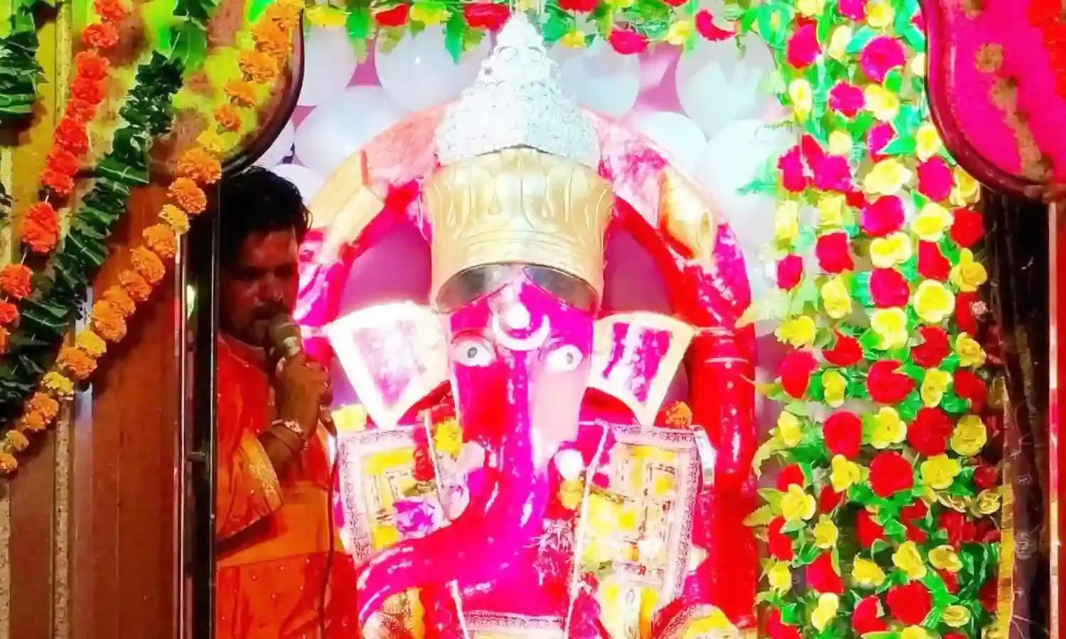 पूजा-अर्चना के साथ पण्डालों में श्रीगणेश जी की मूर्तियों की हुई स्थापना