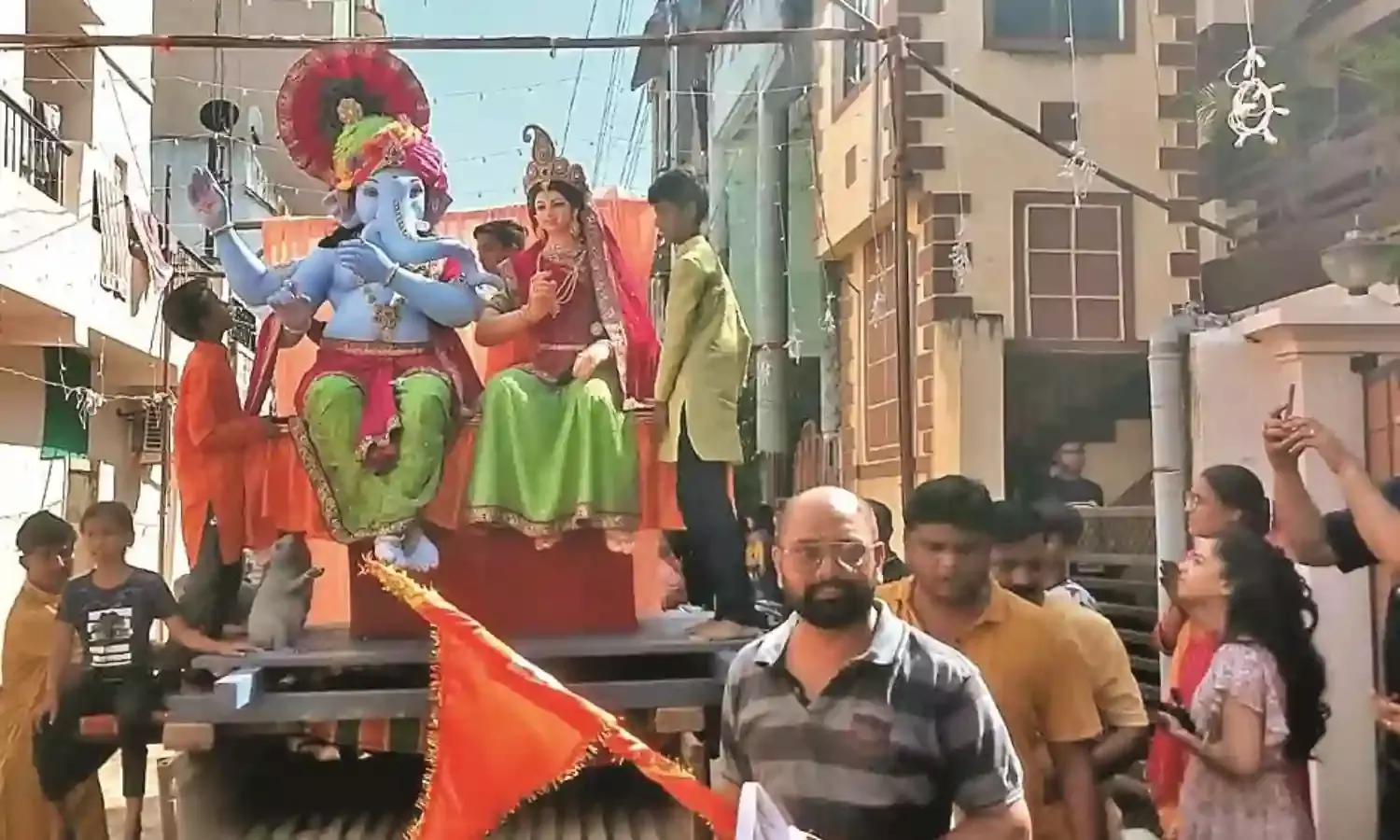 ढोल-नगाड़ोंं के बीच हुआ विघ्नहर्ता का आगमन