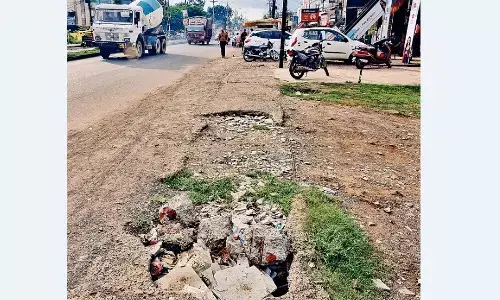 निर्माण में करोड़ों रुपए फूँके, अब जमीन में दफन हो गया पूरा नाला निर्माण में करोड़ों रुपए फूँके, अब जमीन में दफन हो गया पूरा नाला