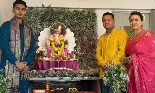 धर्म-जाति की सीमा से परे हैं गणपति बप्पा, इस परिवार ने किया भव्य स्वागत धर्म-जाति की सीमा से परे हैं गणपति बप्पा, इस परिवार ने किया भव्य स्वागत