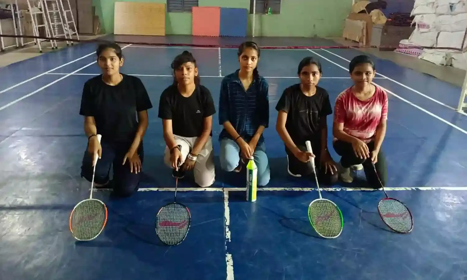 जिला स्तरीय बैडमिन्टन प्रतियोगिता के लिए पांच छात्रायें चयनित