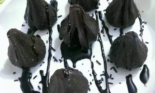 बप्पा के फेवरेट भोग को दें चॉकलेटी ट्विस्ट, बिना गैस के 10 मिनटों में बनाए चॉको लावा मोदक