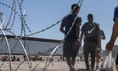 अमेरिका-मेक्सिको सीमा पर प्रवासियों की आमद में बढ़ोतरी अमेरिका-मेक्सिको सीमा पर प्रवासियों की आमद में बढ़ोतरी