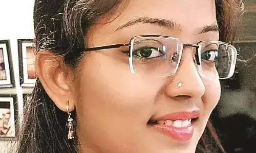 ट्रक की चपेट में आने से छात्रा गंभीर