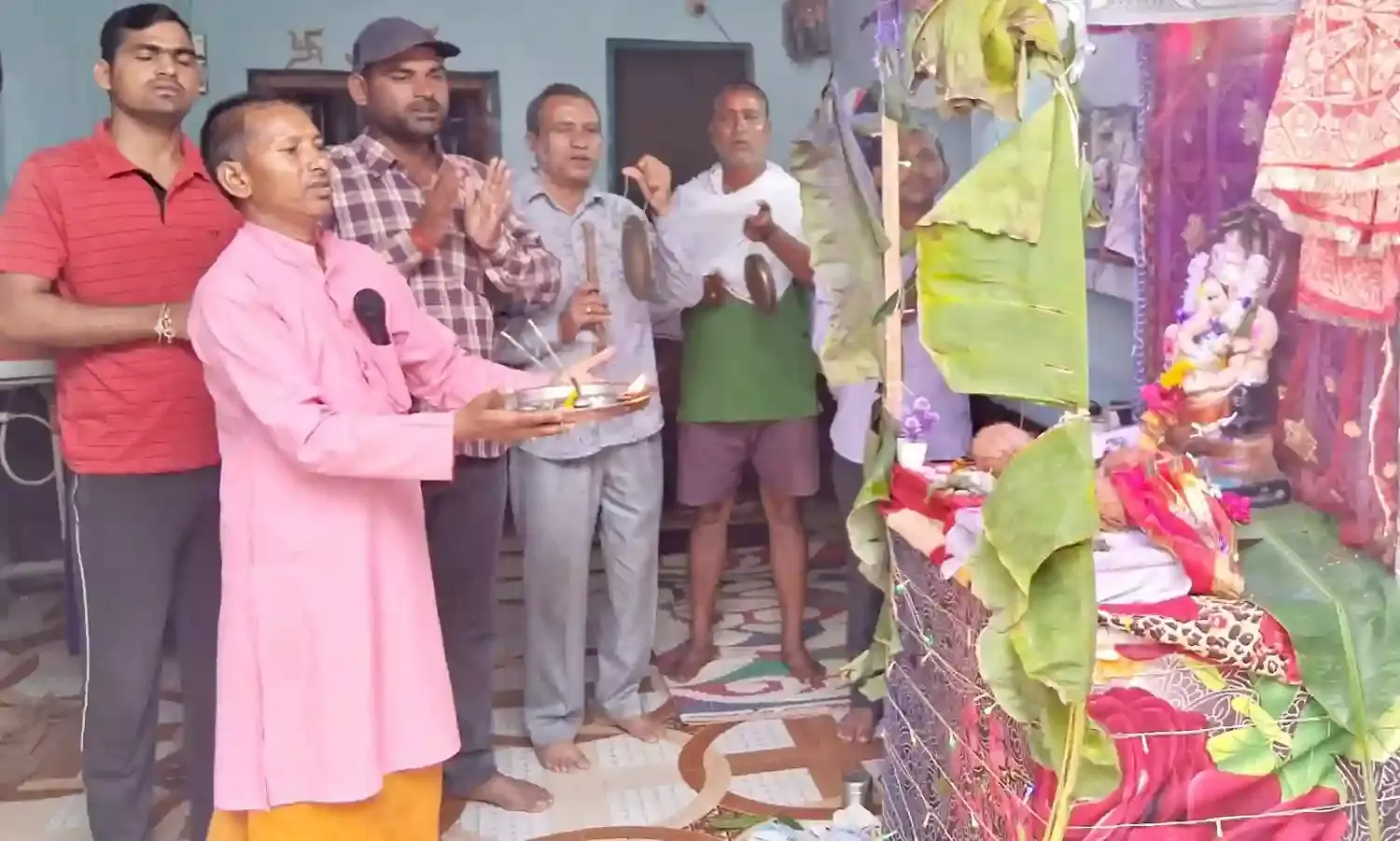 शाहनगर में घरों व पण्डालों में विराजे भगवान श्री गणेश