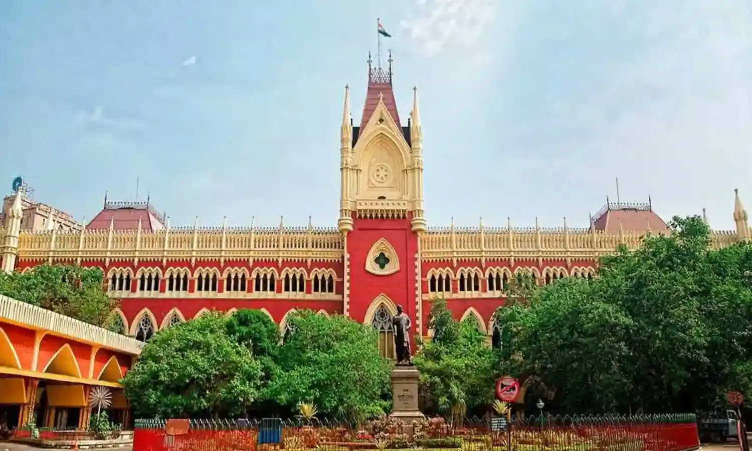 कलकत्ता हाई कोर्ट द्वारा नियुक्त वकील ने स्कूल पर रिश्वत देने के प्रयास का लगाया आरोप