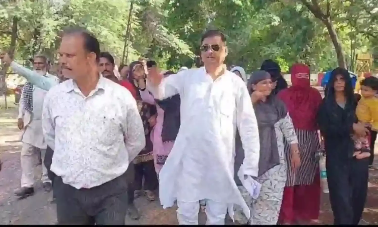 थाना प्रभारी सलेहा की कार्यप्रणाली के विरोध में भटिया के ग्रामीणों ने एसपी को सौंपा शिकायती आवेदन