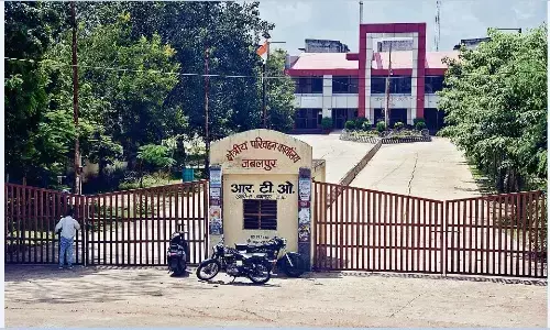 हड़ताल से लोग हो रहे परेशान, आरटीओ में पहुँचने के बाद निराशा हड़ताल से लोग हो रहे परेशान, आरटीओ में पहुँचने के बाद निराशा