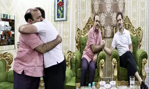 बसपा सांसद अली से मिले राहुल गांधी, बिधूड़ी के बयान पर जताया रोष बसपा सांसद अली से मिले राहुल गांधी, बिधूड़ी के बयान पर जताया रोष