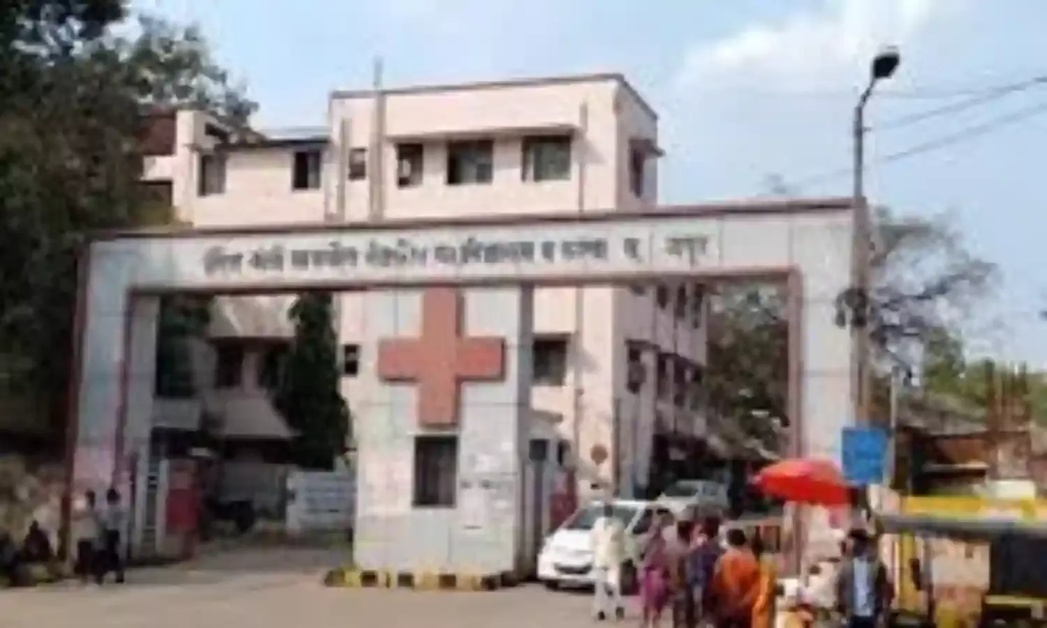 बायोमीट्रिक मशीनें लगने से पहले ही अधिष्ठाता का तबादला