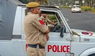 दिल्ली पुलिस ने इंस्टाग्राम लाइव पर आत्महत्या का प्रयास कर रहे व्यक्ति को बचाया दिल्ली पुलिस ने इंस्टाग्राम लाइव पर आत्महत्या का प्रयास कर रहे व्यक्ति को बचाया