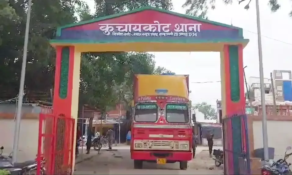 चाय पत्ती लदे ट्रक से 1 क्विंटल से अधिक गांजा बरामद, 2 गिरफ्तार