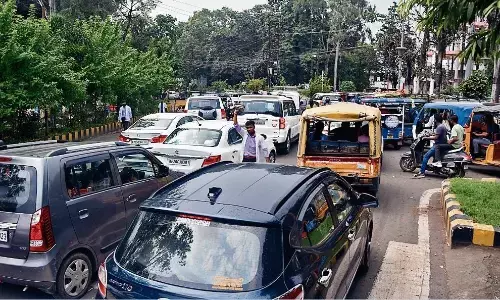 इंदौर में नो कार, और यहाँ उलझा रहा पूरा शहर इंदौर में नो कार, और यहाँ उलझा रहा पूरा शहर