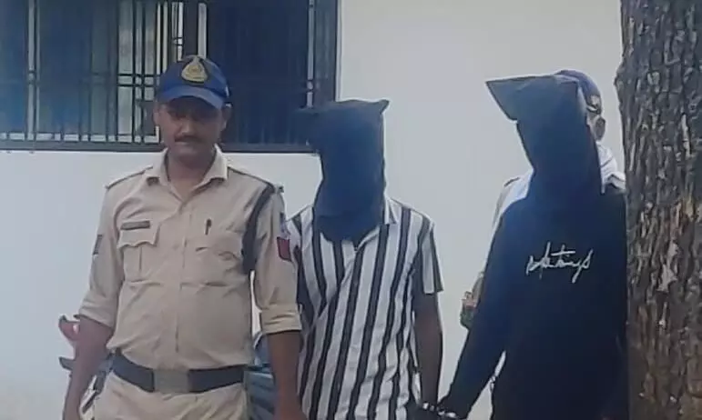 चेन स्नेचर गैंग के दो बदमाश गिरफ्तार चेन स्नेचर गैंग के दो बदमाश गिरफ्तार