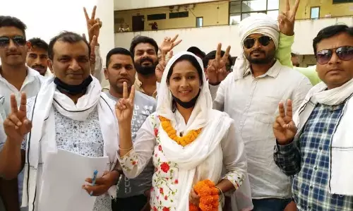 पंचायतों में 56 फीसदी पदों पर चुने जाने के बाद भी पहचान की कठिन लड़ाई लड़ रहीं महिलाएं