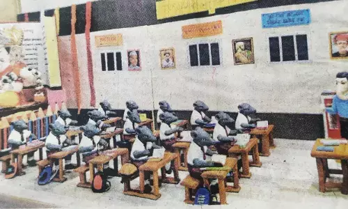 गणपति बप्पा मास्टर साहब बने, उनकी सवारी मूषक बन गए छात्र