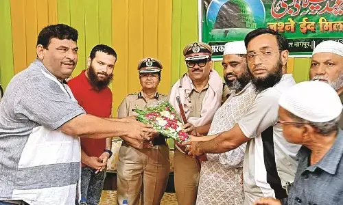 28 को निकलेगा ईद मिलाद का जुलूस, मोमिनपुरा पहुंचकर सीपी ने लिया जायजा 28 को निकलेगा ईद मिलाद का जुलूस, मोमिनपुरा पहुंचकर सीपी ने लिया जायजा