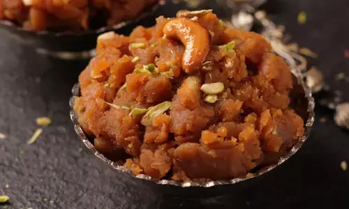 गणपति जी को लगाएं बेसन के हलवे का भोग, इस आसान रेसिपी से गणपति जी को लगाएं बेसन के हलवे का भोग, इस आसान रेसिपी से