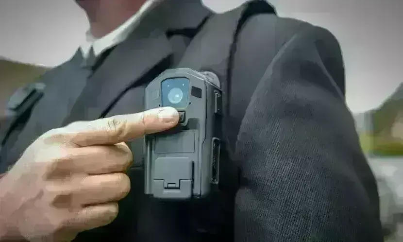 कस्टम अधिकारियों पर नजर रखेगी तीसरी आंख, शर्ट पर लगेंगे बॉडी वार्न कैमरे