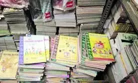 जरूरतमंद विद्यार्थियों को पढ़ाई-लिखाई में मदद, नोटबुक, कलम-पेंसिल उपलब्ध कराईं