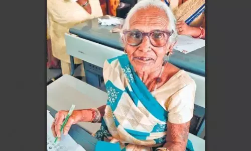 हसरतें अब जाकर पूरी हुईं, 81 साल तक न तो स्लेट मिली और न पेंसिल हसरतें अब जाकर पूरी हुईं, 81 साल तक न तो स्लेट मिली और न पेंसिल