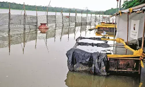 गणेश विसर्जन में बाधा, ठेकेदार ने रोका फुटाला का ओवरफ्लो