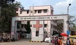 मची रही भगदड़, जीर्ण इमारत में फंसे रहे 100 विद्यार्थी