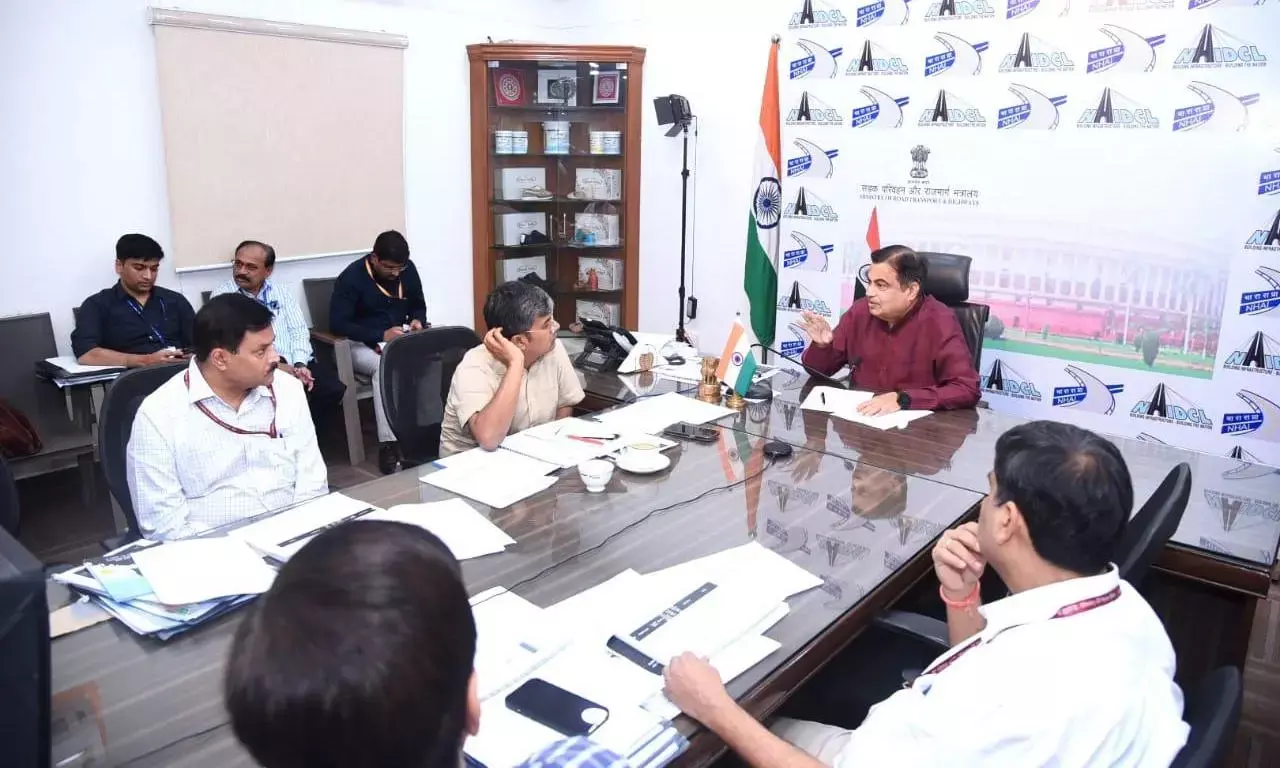 गडकरी ने महाराष्ट्र में निर्माणाधीन राष्ट्रीय राजमार्ग परियोजना में प्रगति की समीक्षा की
