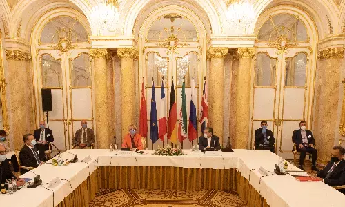 प्रतिबंधों के बावजूद ईरान शांतिपूर्ण परमाणु गतिविधियाँ जारी रखेगा: परमाणु एजेंसी प्रमुख प्रतिबंधों के बावजूद ईरान शांतिपूर्ण परमाणु गतिविधियाँ जारी रखेगा: परमाणु एजेंसी प्रमुख