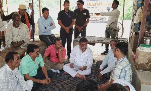 पटवारियों के समर्थन में उतरे पूर्व मंत्री मुकेश नायक
