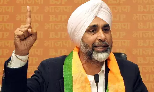 पंजाब के पूर्व मंत्री मनप्रीत बादल के खिलाफ गिरफ्तारी वारंट जारी पंजाब के पूर्व मंत्री मनप्रीत बादल के खिलाफ गिरफ्तारी वारंट जारी