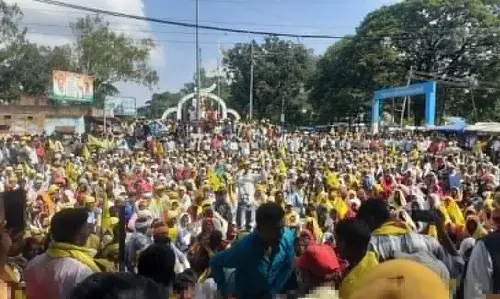 हिंसक हुआ गोंडवाना गणतंत्र पार्टी का ‘उमरिया बंद’, लाठीचार्ज के विरोध में हमला, एएसपी तथा टीआई सहित 21 पुलिसकर्मी घायल
