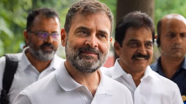 बॉम्बे हाई कोर्ट ने कांग्रेस पार्टी के सांसद राहुल गांधी की याचिका पर महाधिवक्ता को किया तलब