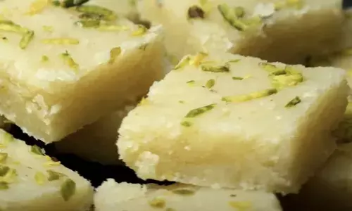 नारियल और चावल के आटे से बनाए स्वादिष्ट बर्फी, जानिए इसकी आसान रेसिपी